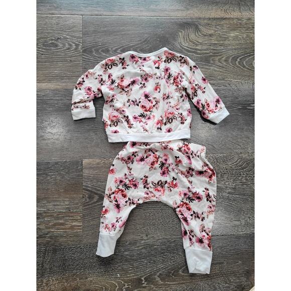 Baby Goosebumps Baby Girl Floral Outfit Size 0-3 Months Pants and Sweatshirt #7‎ - Picture 2 of 3